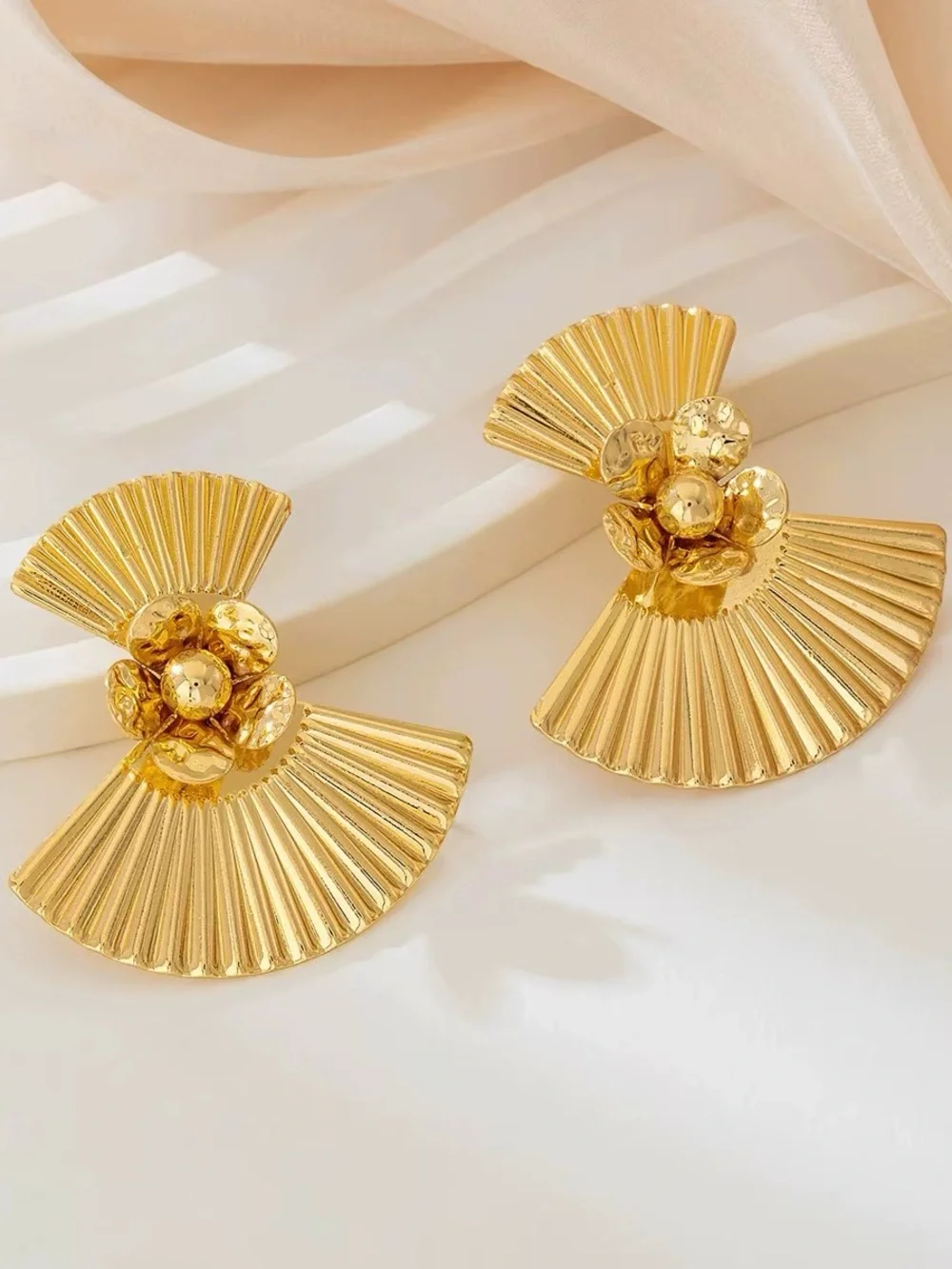*** High Quality Gold Fan-Shape Statement Earrings - Women Jewelry